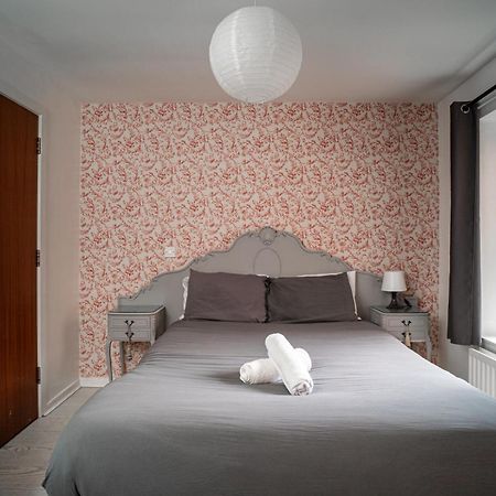 3 Bedroom Central Apartment In Belfast City Centre Экстерьер фото