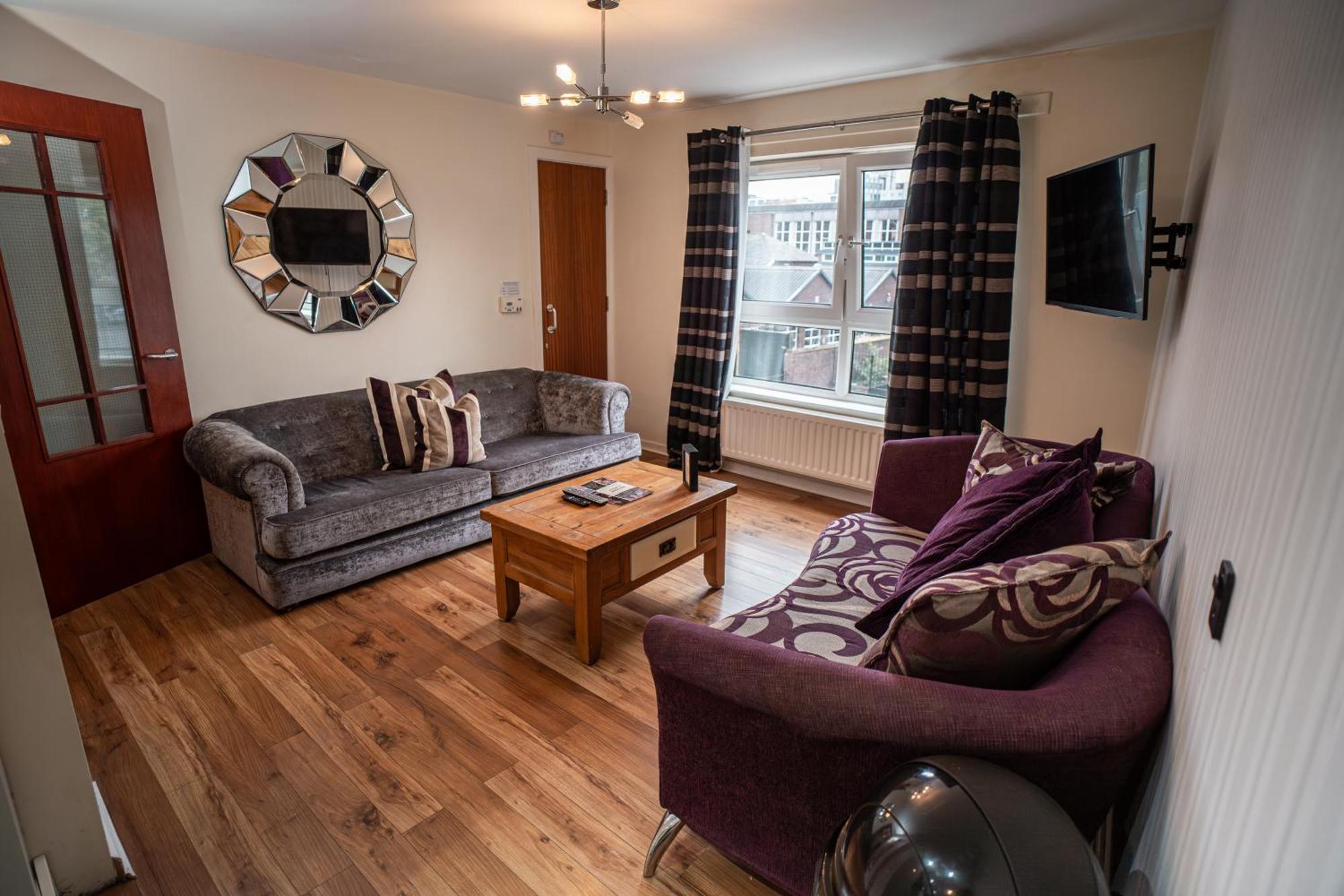 3 Bedroom Central Apartment In Belfast City Centre Экстерьер фото