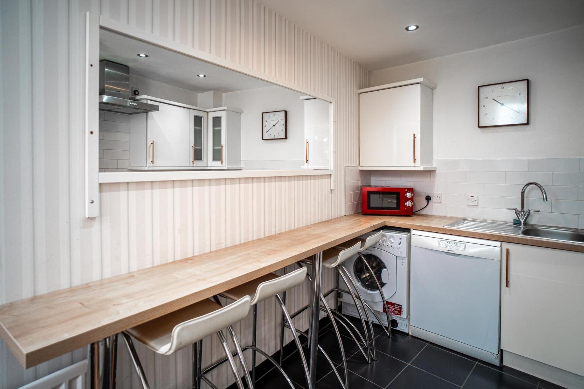3 Bedroom Central Apartment In Belfast City Centre Экстерьер фото