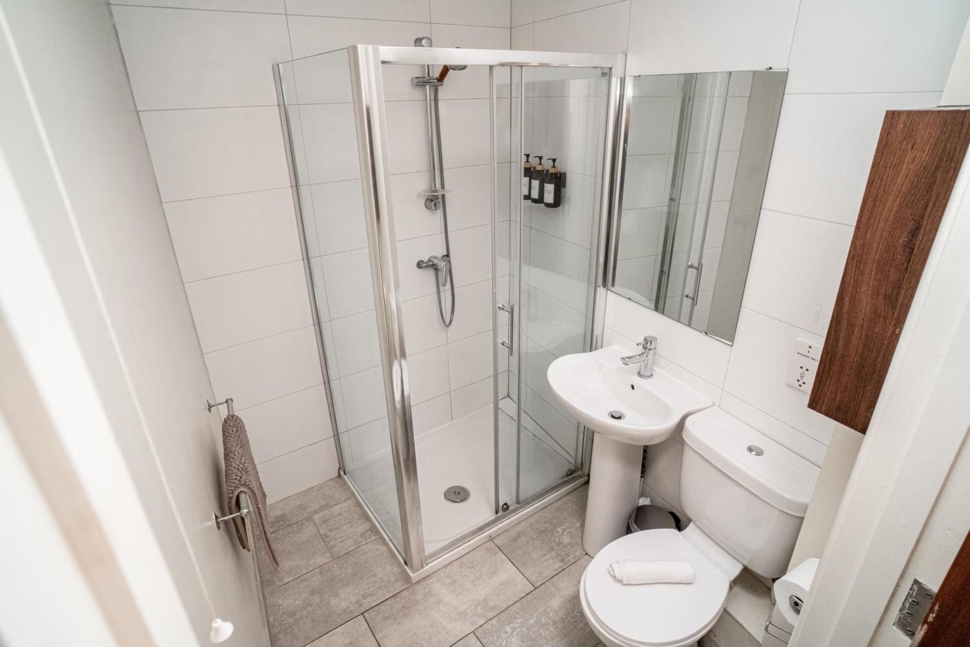 3 Bedroom Central Apartment In Belfast City Centre Экстерьер фото