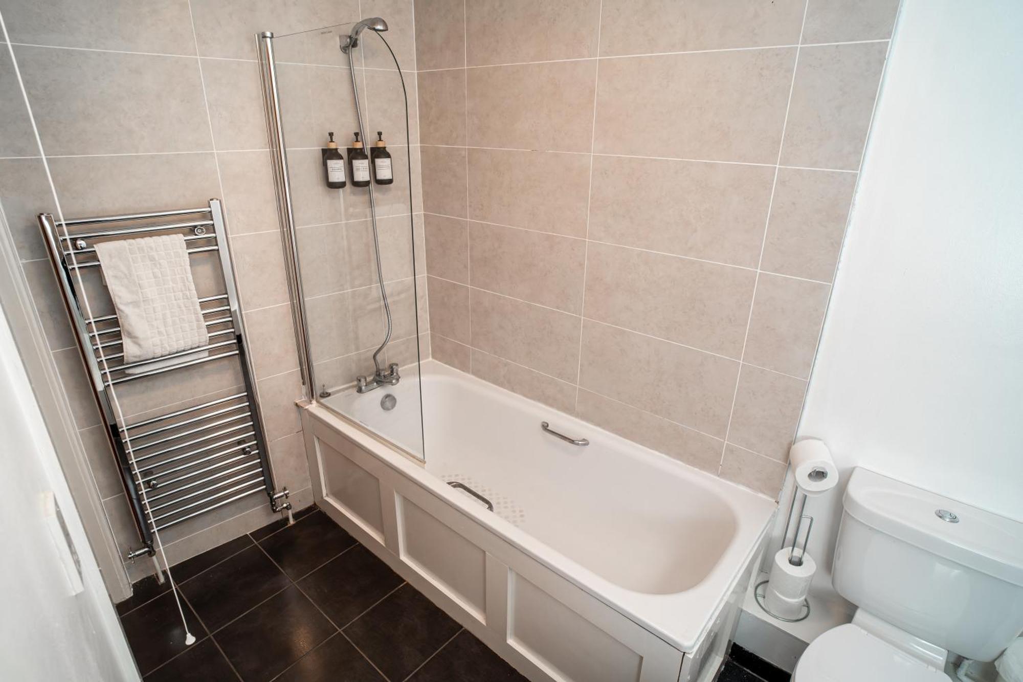 3 Bedroom Central Apartment In Belfast City Centre Экстерьер фото